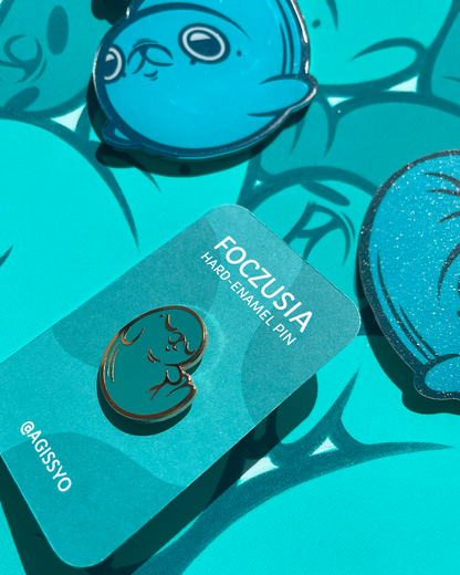 foczusia ✦ metalowy pin